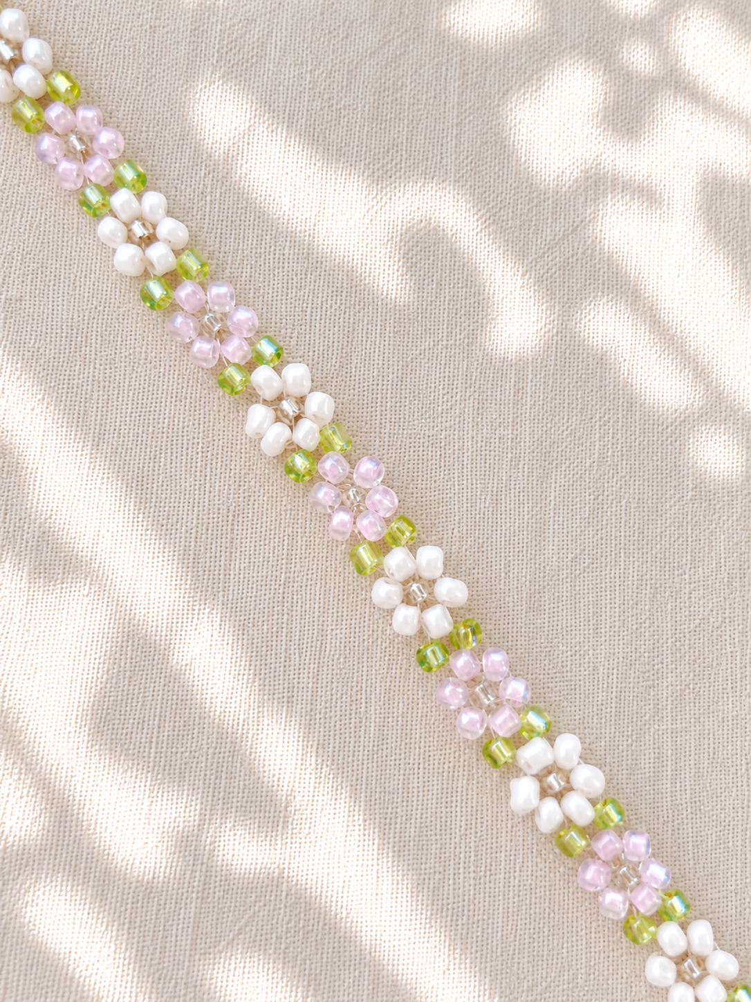 Handgemachtes pastell Blumenarmband, rosa