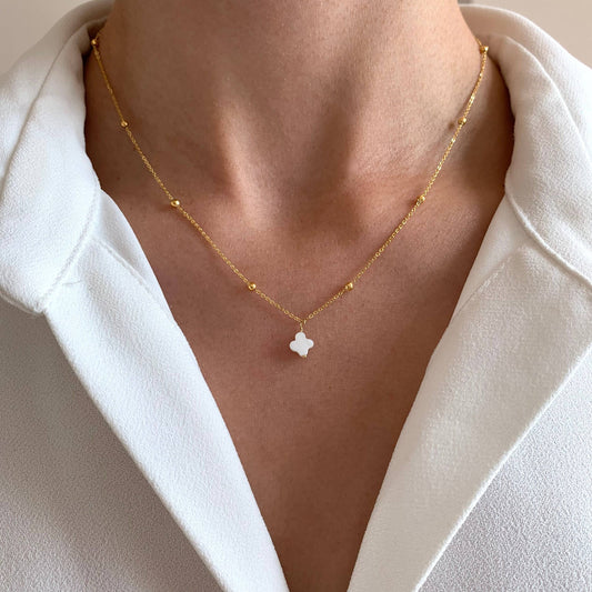 Necklace with white clover pendant