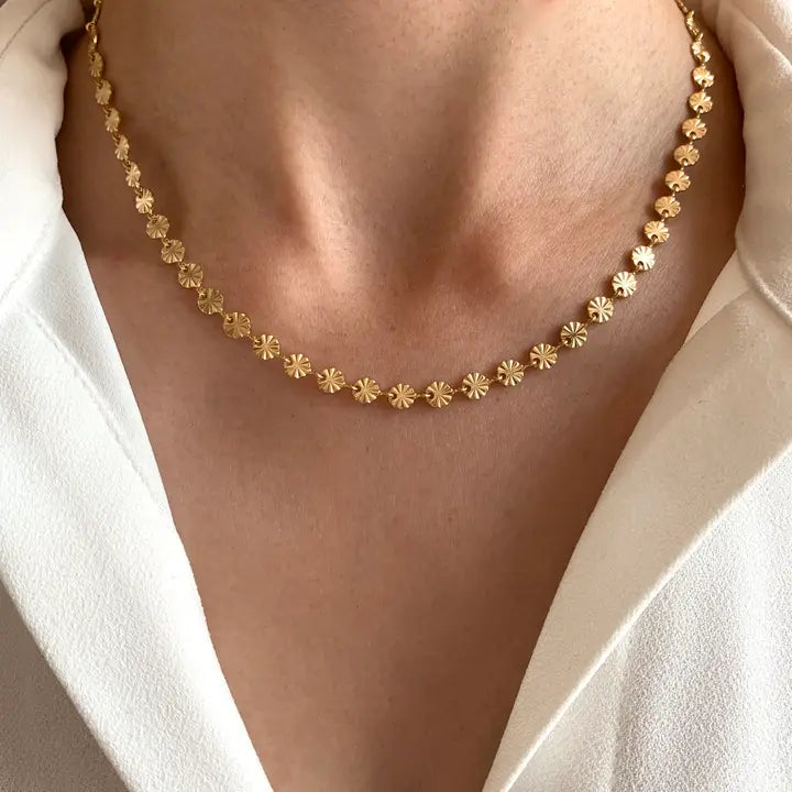 Necklace with small, round pendants