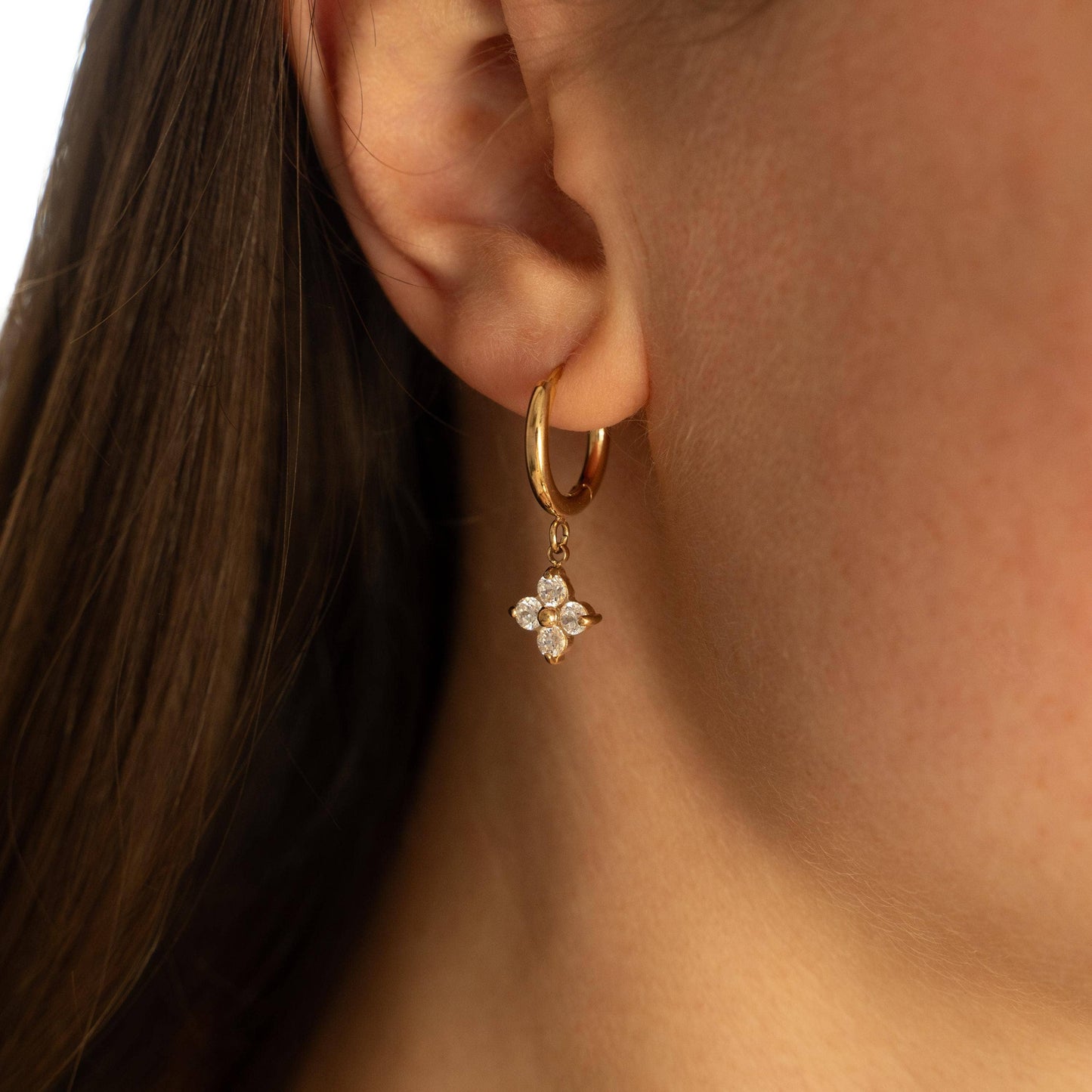 mini boucles d'oreilles créoles avec pendentif étoile en cristal