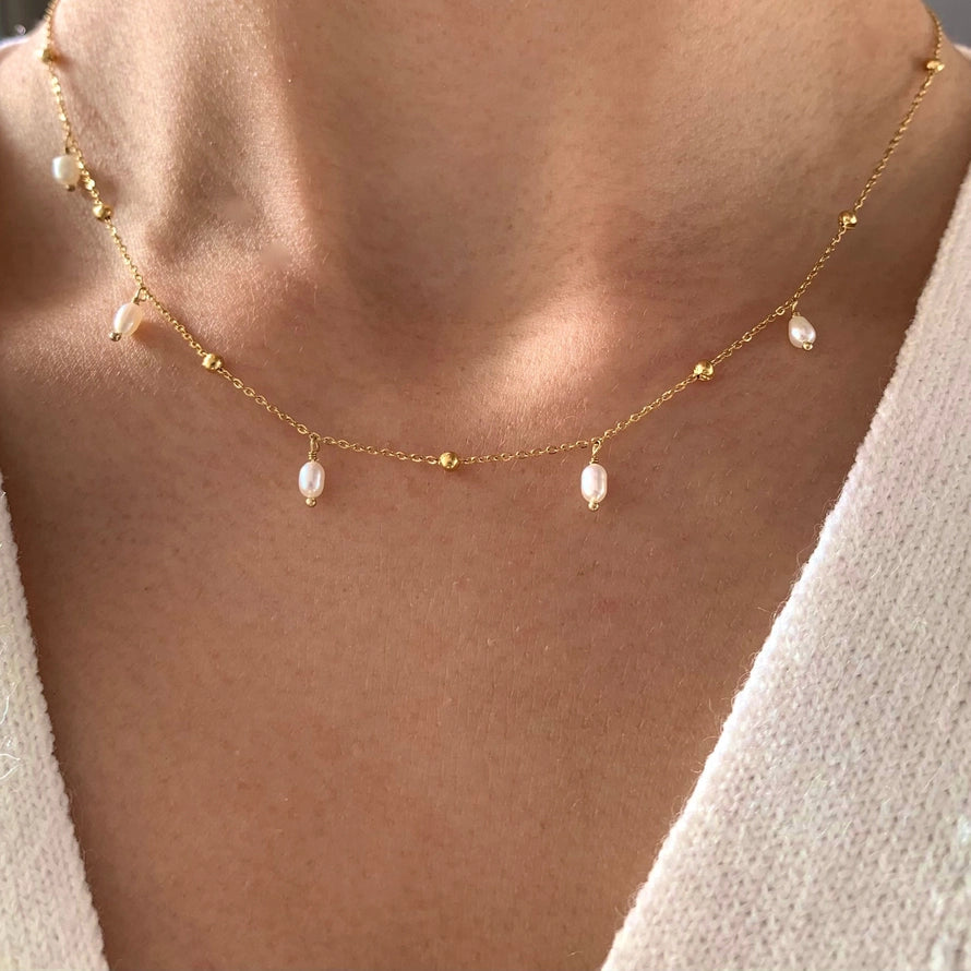 necklace with small pearls