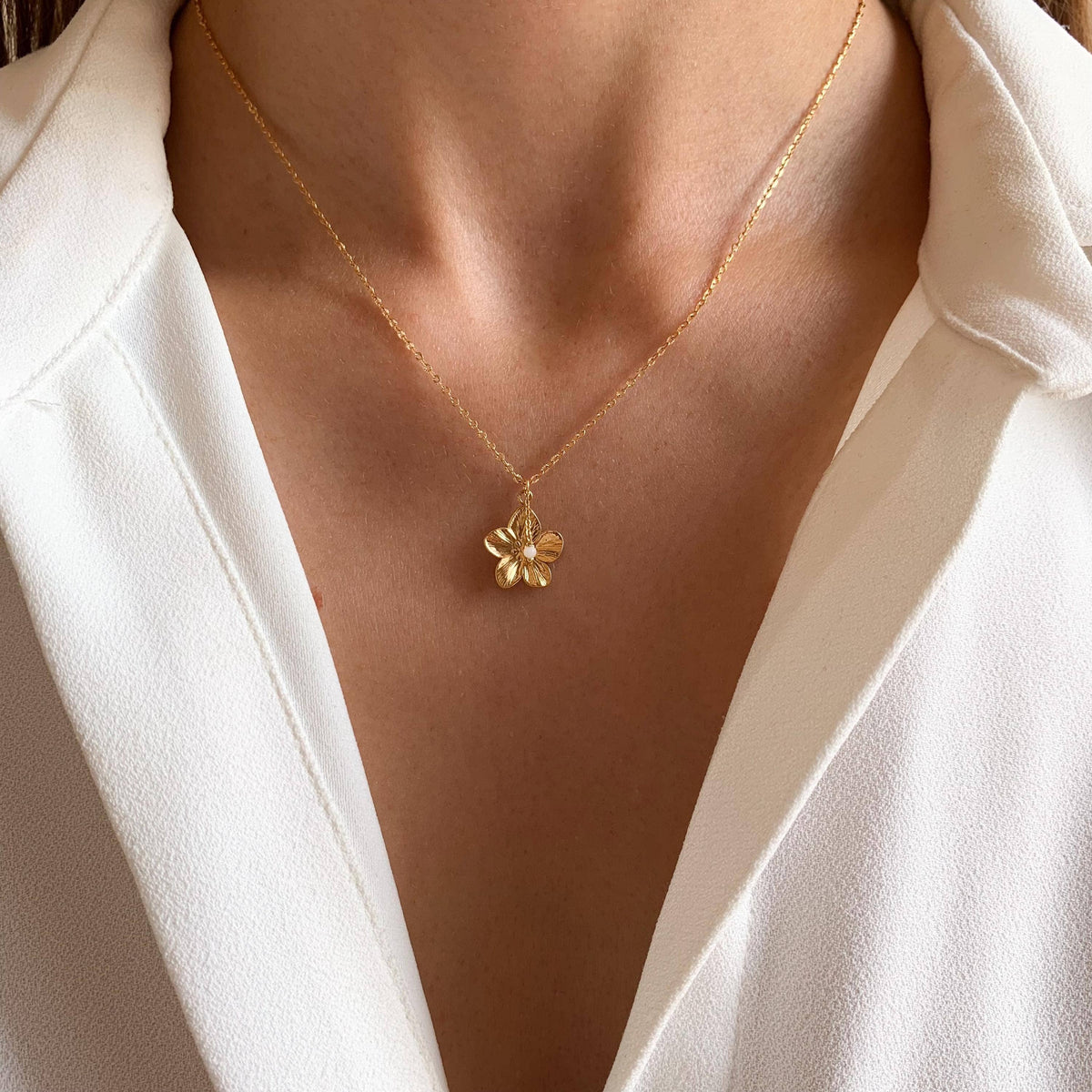 Chaîne en acier inoxydable sobre avec pendentif fleur