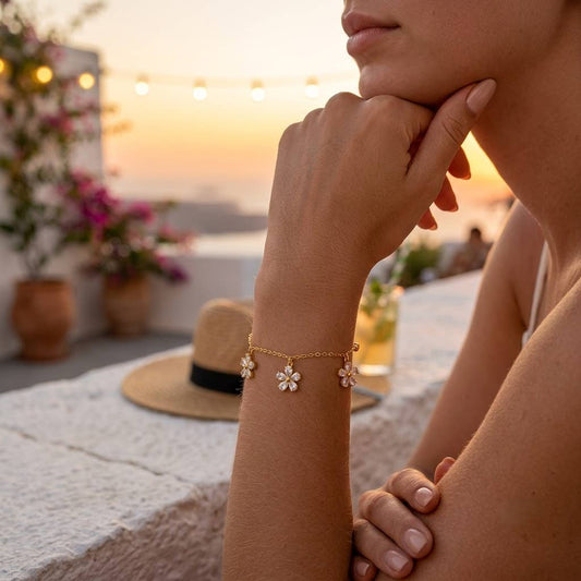 Goldenes Armband mit großen Kristall Blumen