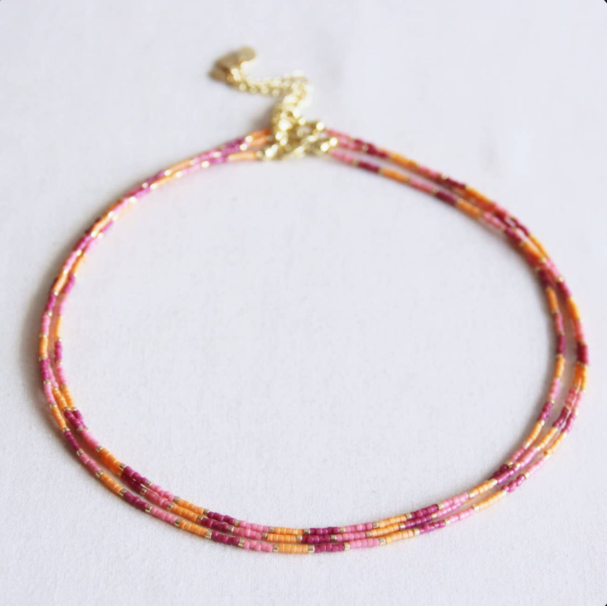 Schlichte rosa Perlenkette zum layern