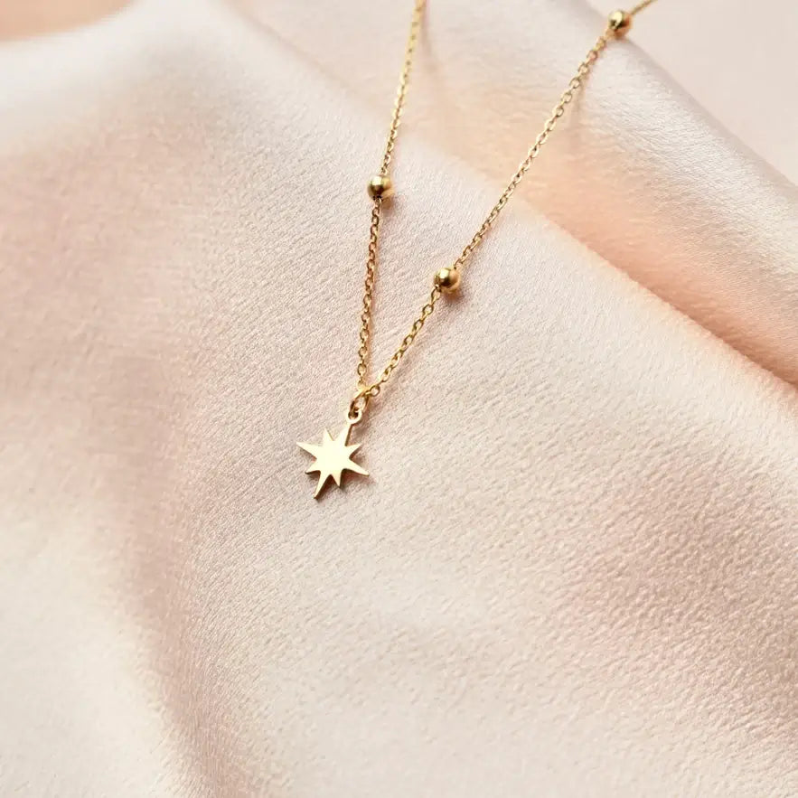 collier avec pendentif étoile