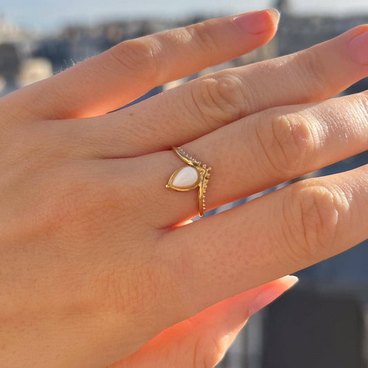 verstellbarer vintage Ring mit weißem Stein