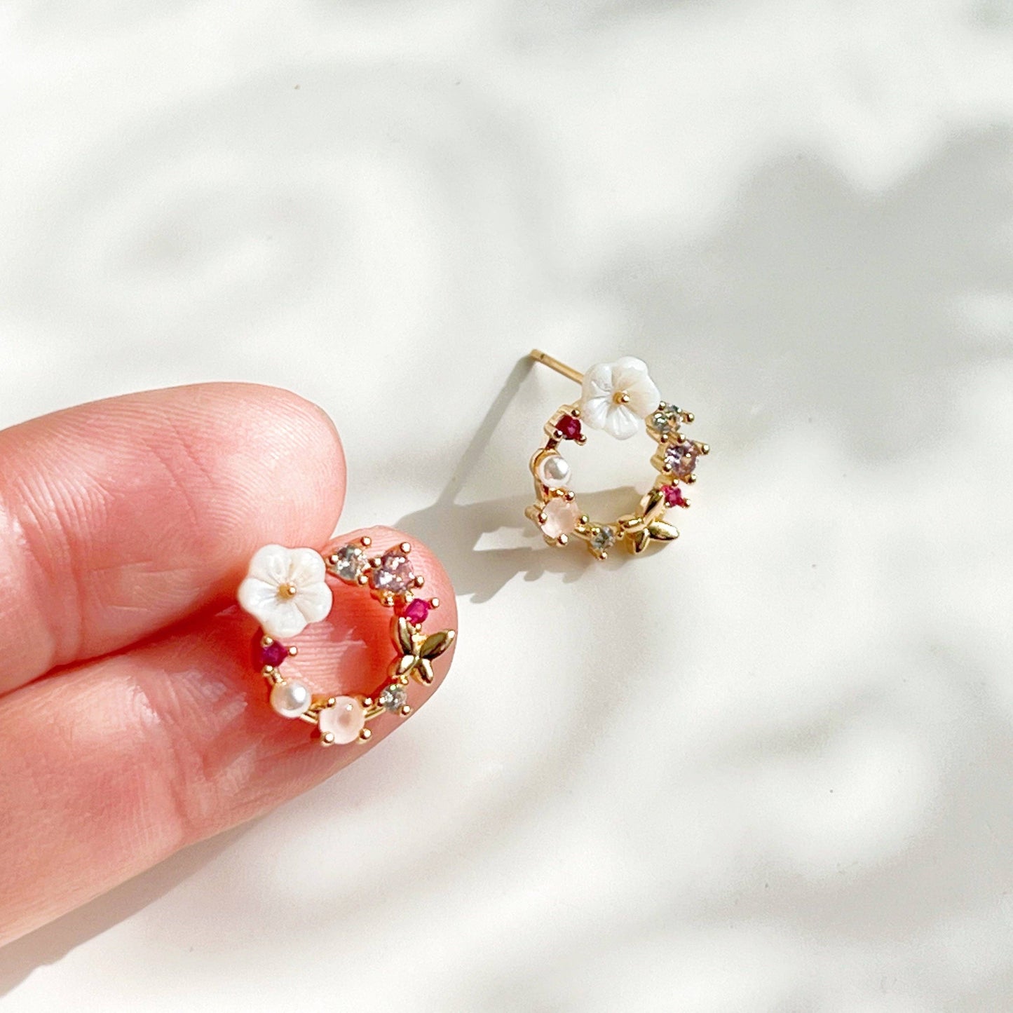 Flower wreath earrings, gold