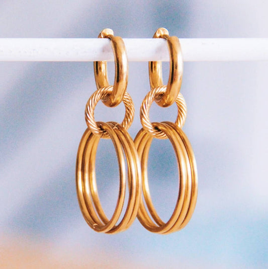 Statement earring with twisted and smooth rings