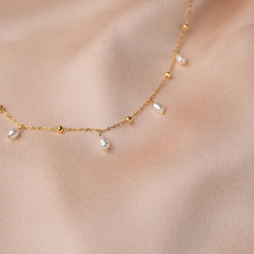 necklace with small pearls