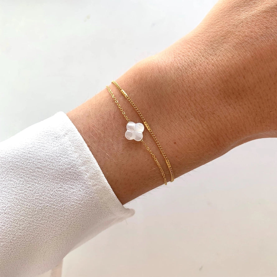 bracelet with white clover leaf