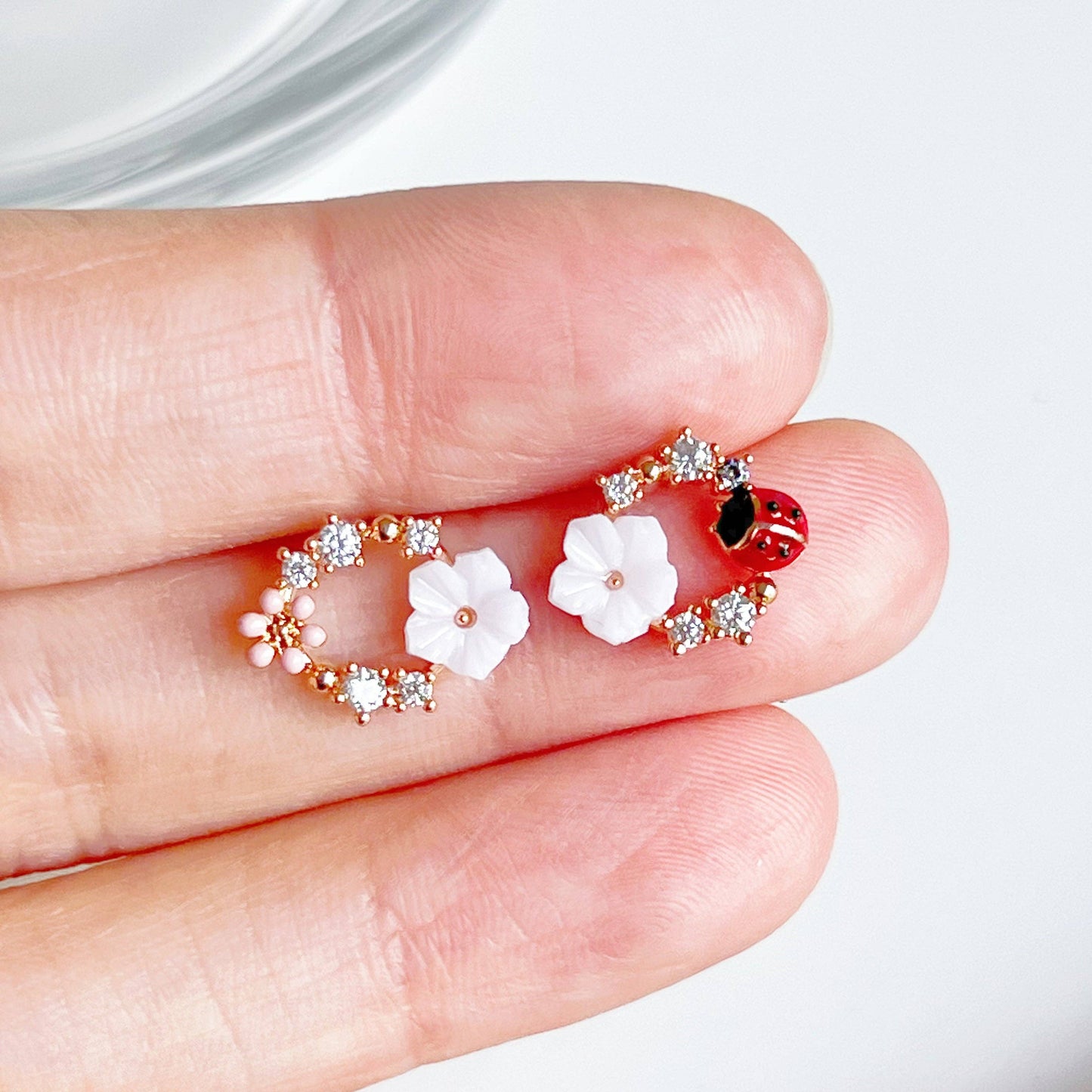 Flower wreath earrings with beetle, gold