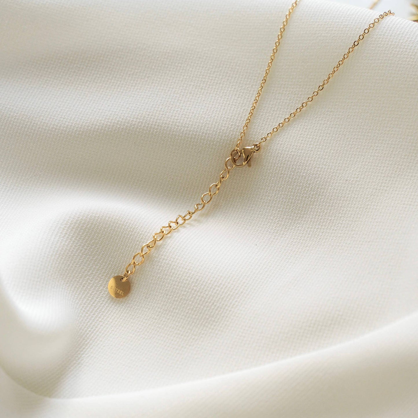 Collier avec pendentifs en pierre colorée