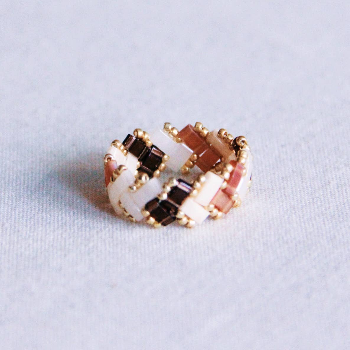 bague élastique tressée avec perles