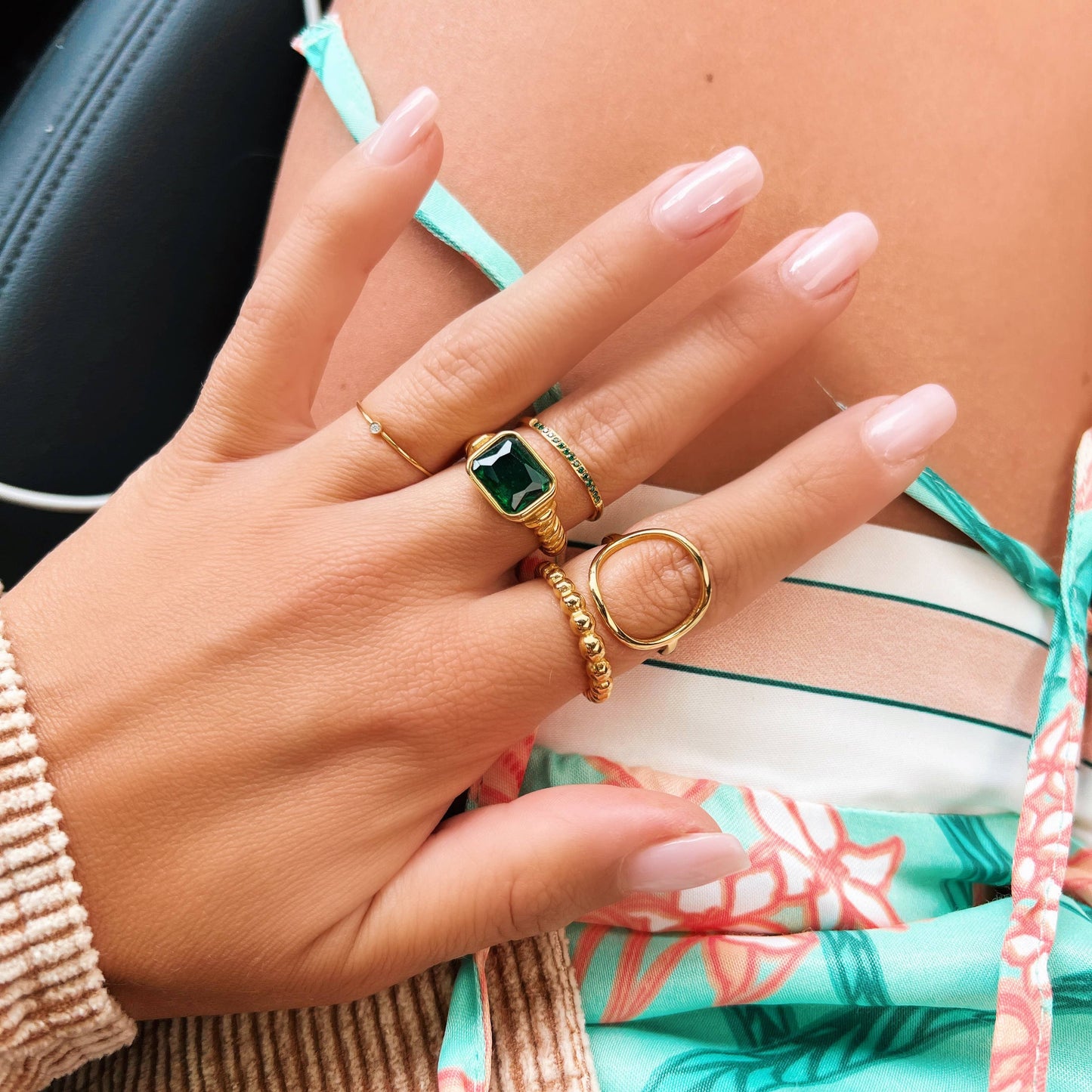 ring with open curve