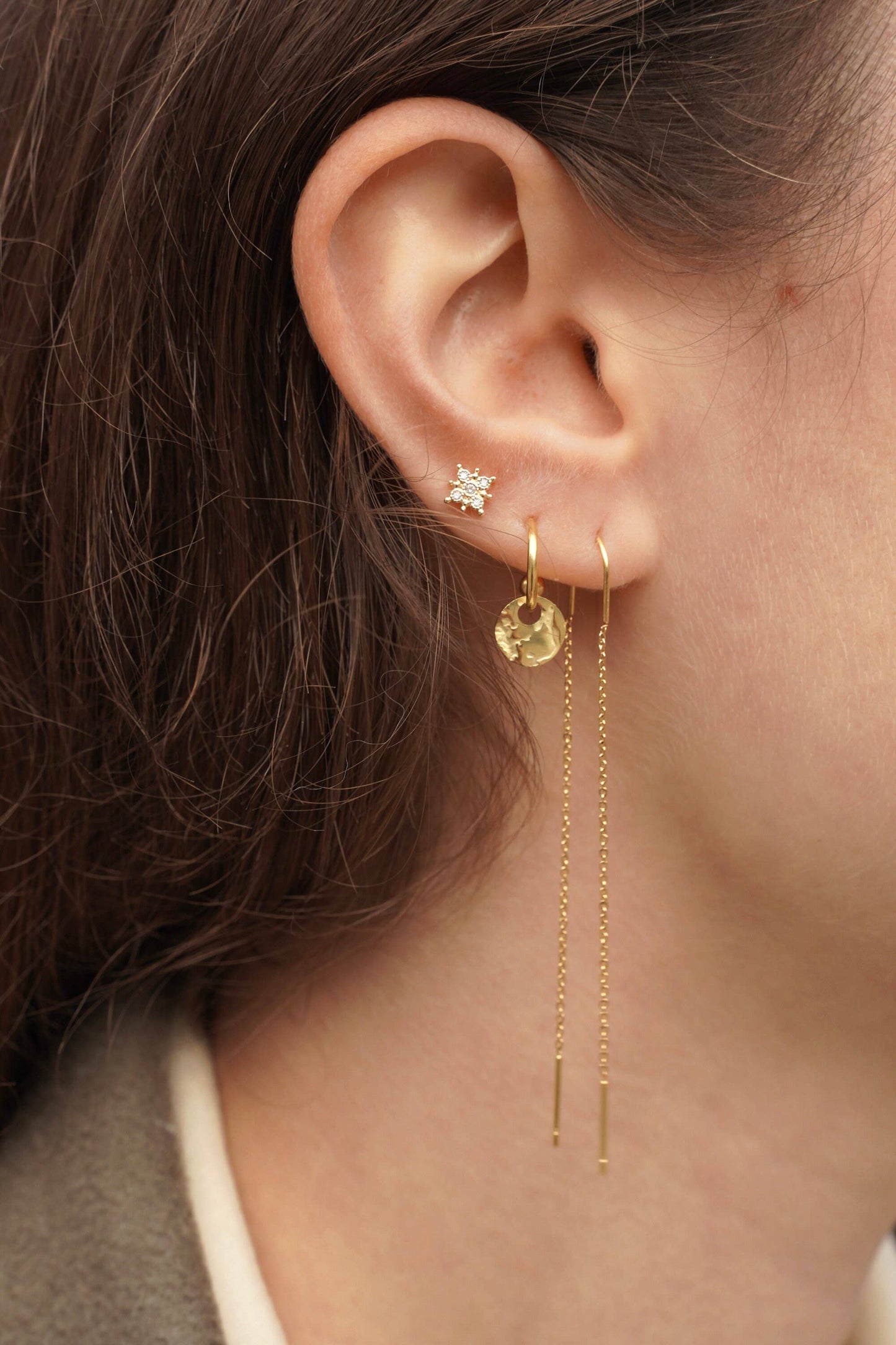 Mini boucles d'oreilles créoles avec pièce