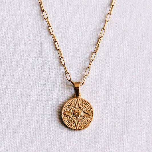 Chain necklace with large coin