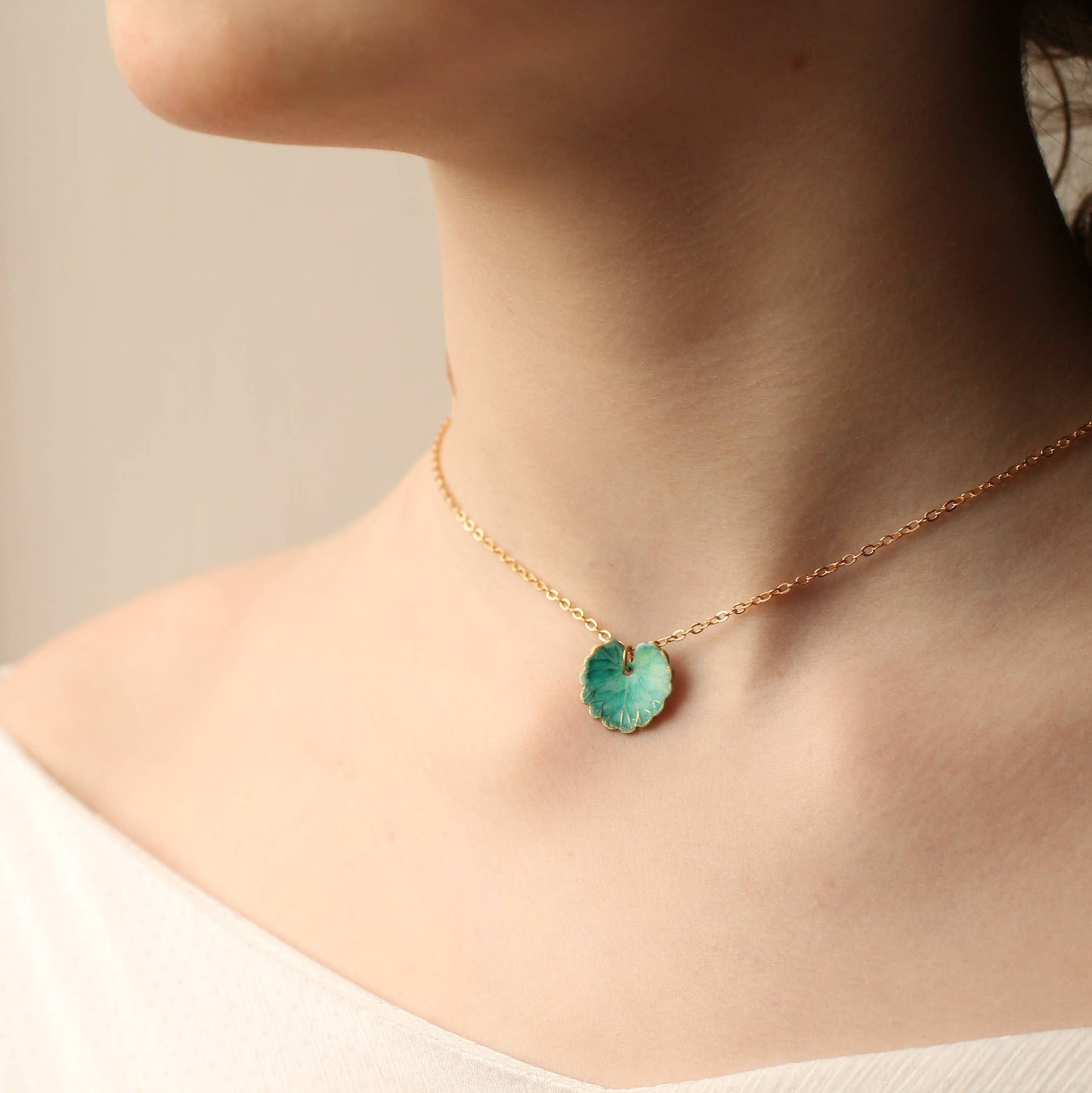 Türkisfarbene Seerosenblatt Kette