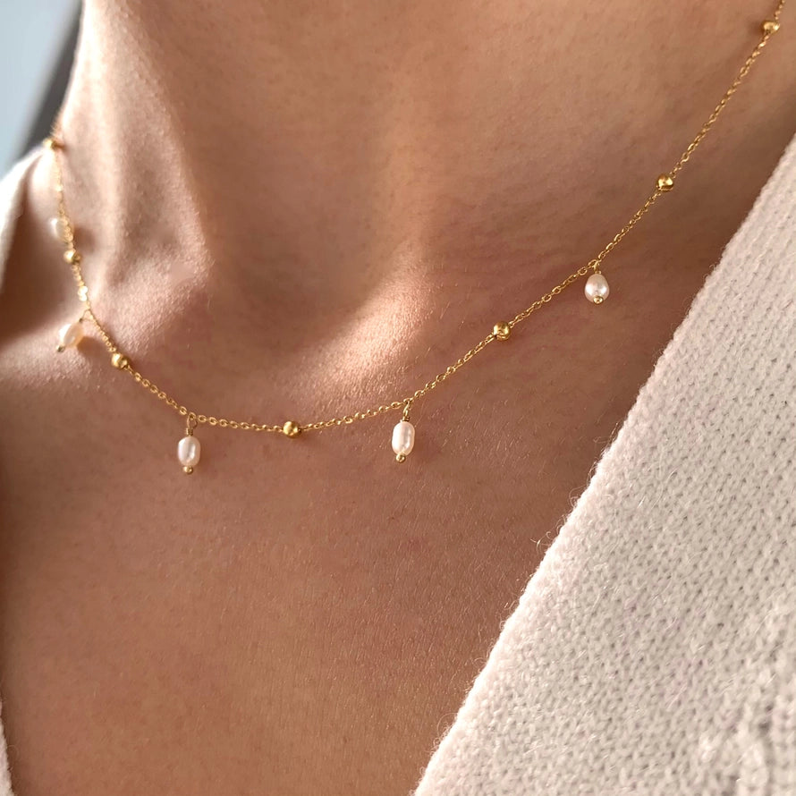 necklace with small pearls