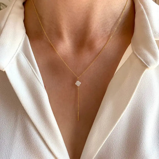 necklace with clover pendant