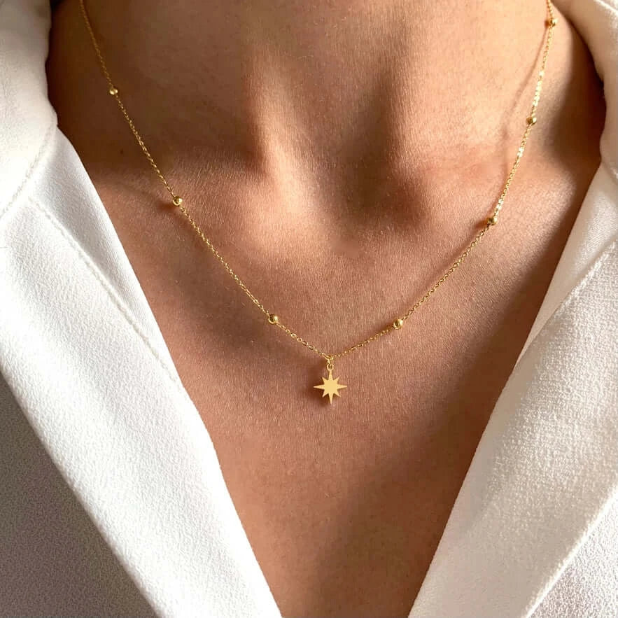 collier avec pendentif étoile