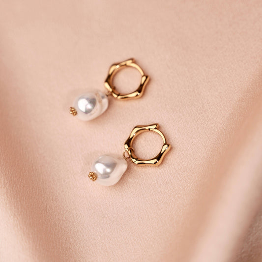 Hoop earrings with large pearl