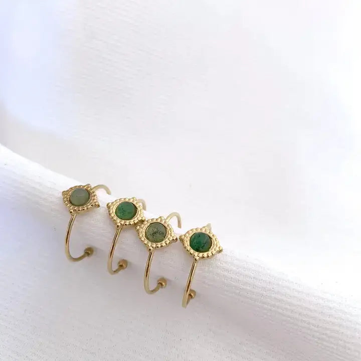 Ring mit grünem Stein