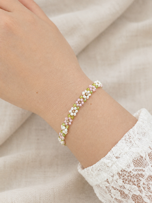 Handgemachtes pastell Blumenarmband, rosa