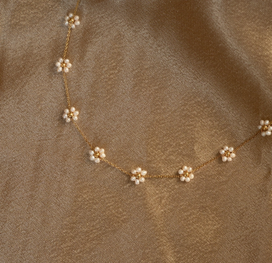 Weiße Perlenblumen - Zweiteiliges Set