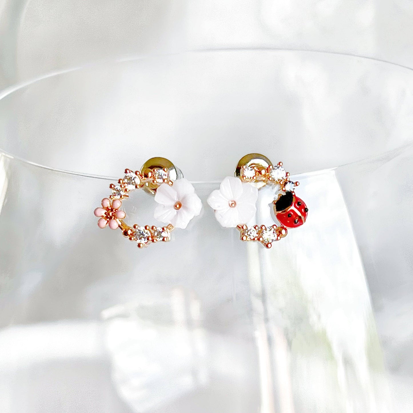 Flower wreath earrings with beetle, gold