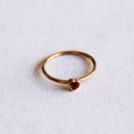 Bague minimaliste avec cœur en cristal