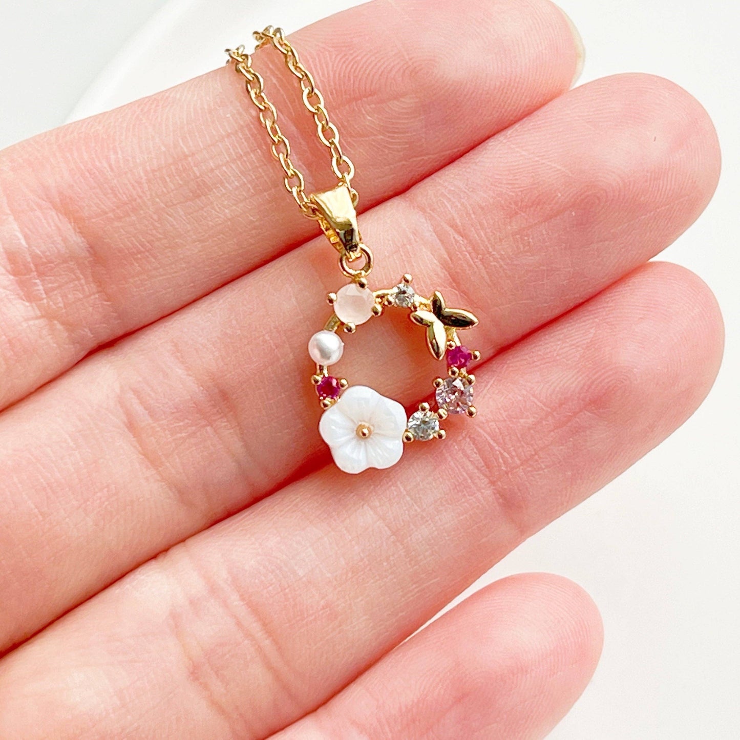 Flower wreath necklace, gold