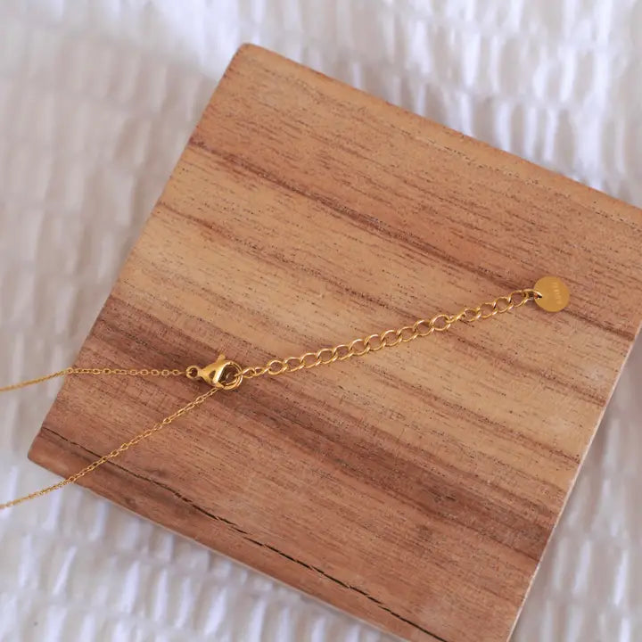 necklace with white clover leaf