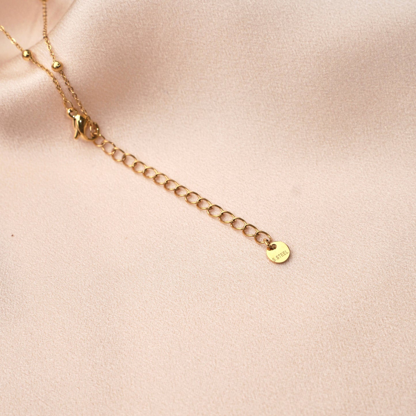 Necklace with white clover pendant