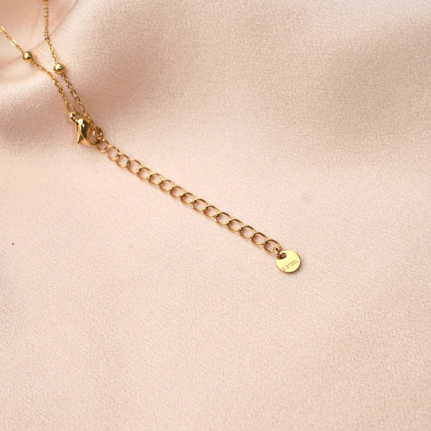 Bracelet with golden pearl flowers