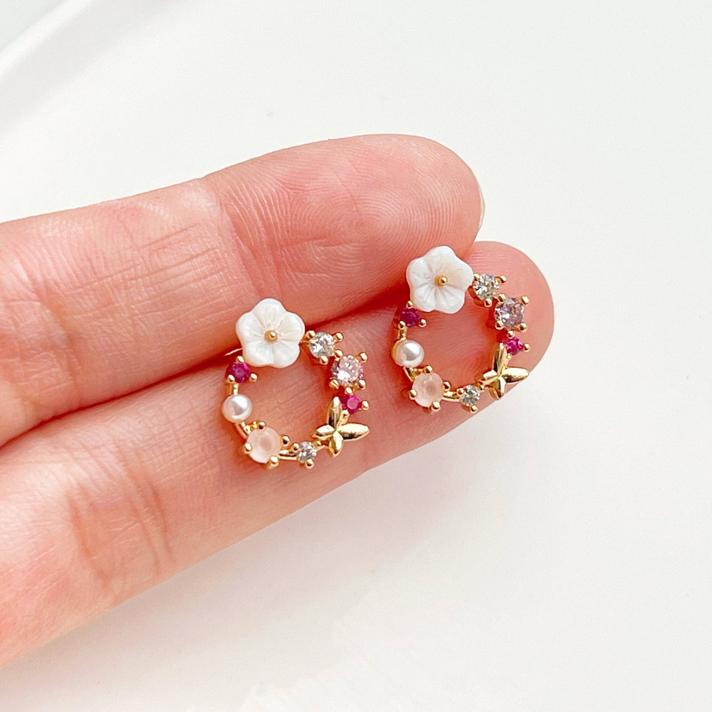 Flower wreath earrings, gold