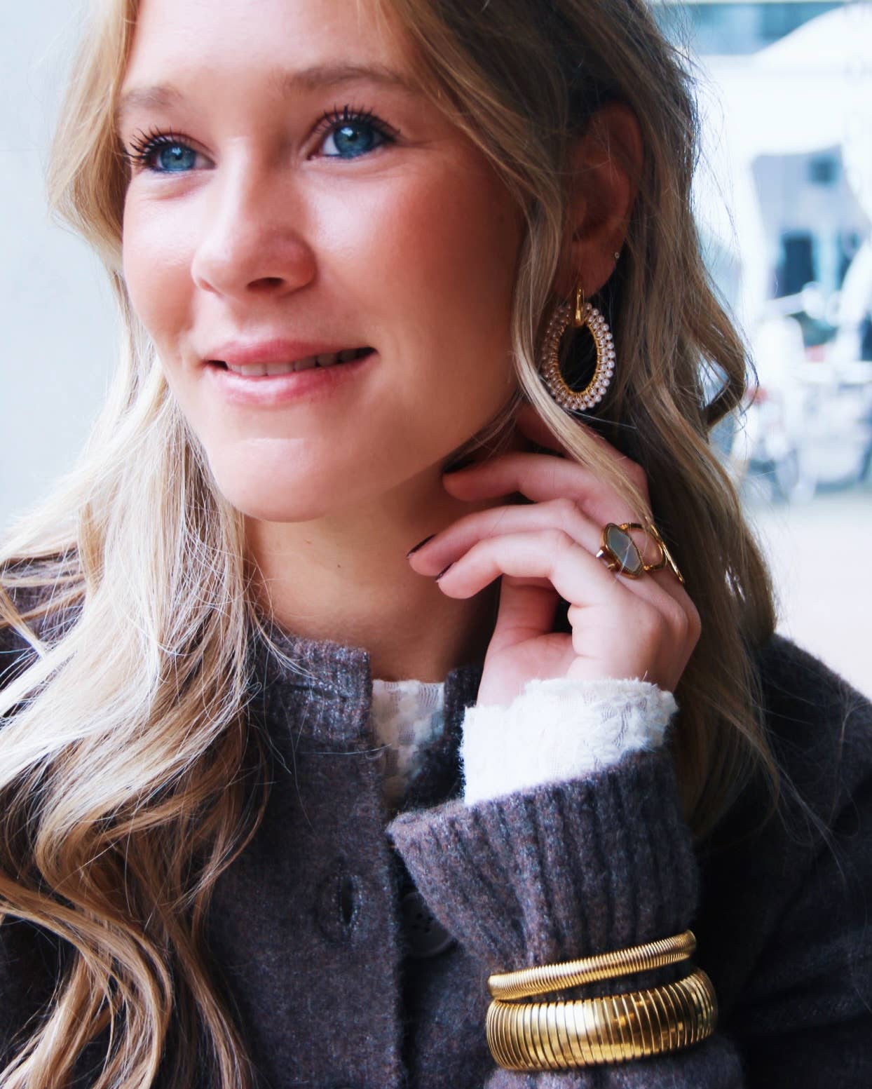 Bague ajustable avec pierre blanche