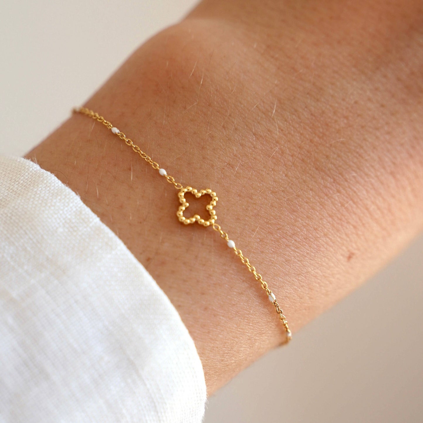 feines Armband mit Kleeblatt