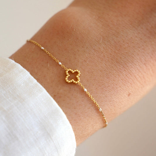 feines Armband mit Kleeblatt