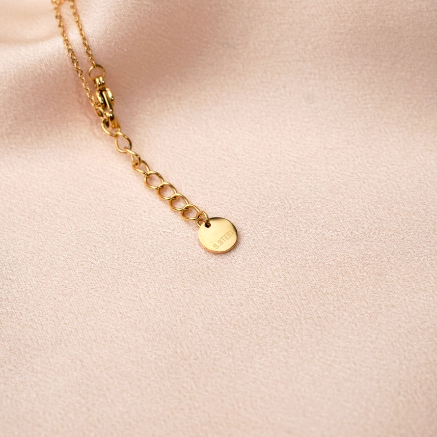 bracelet with white clover leaf
